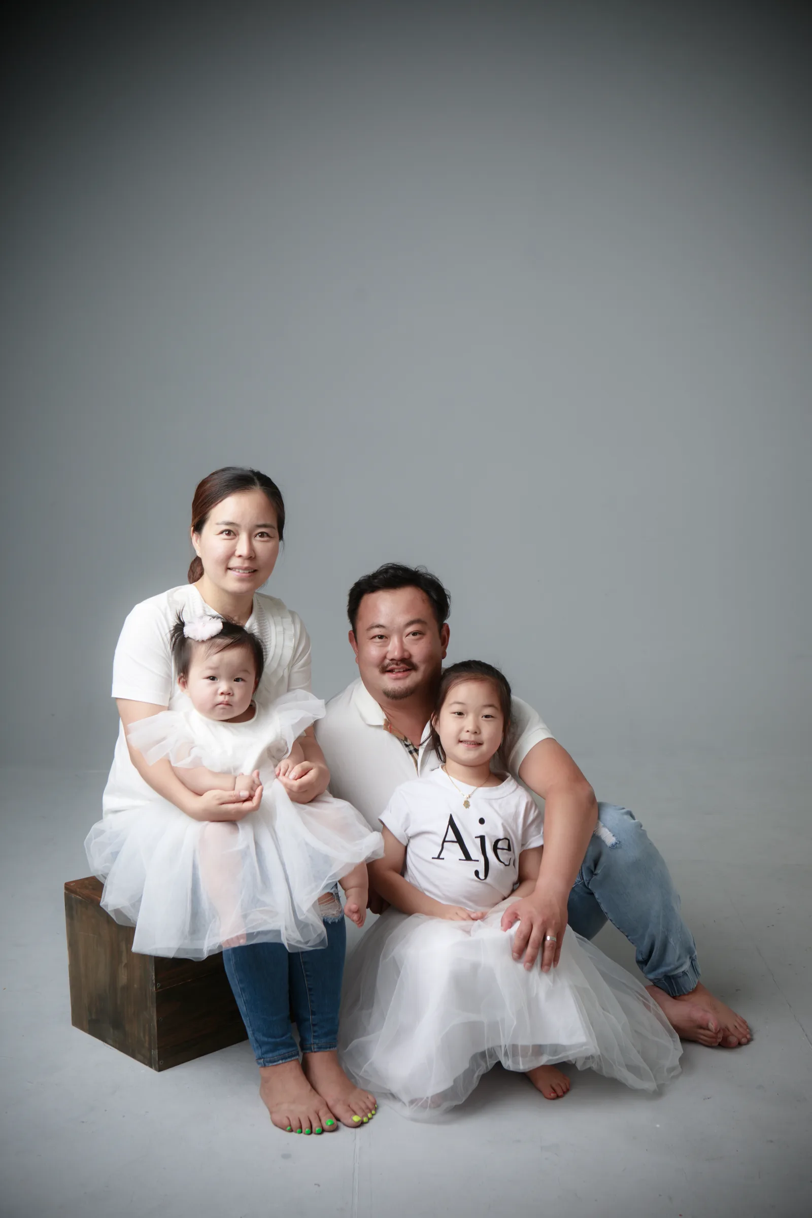 Extended family portrait photographed in the North Lakes studio